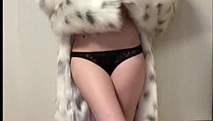 Oh, watch Elza Kom's sweet dance turn into hot cock sucking in lingerie! Bimbo with lipstick gets so sexy and pretty.