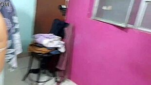 la esposa de mi padrastro le encanta que me la folle cuando el no esta en casa