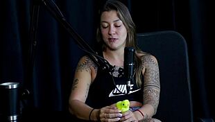 não faria alguns tipos de fetiches? gosta de uns brinquedinhos e as polêmicas do se pegaria - flor de damiana watch on sheer red