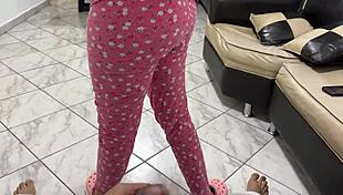 mi hijastra bailando twerking en mi polla