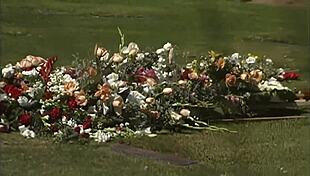 Threesome with blonde and brunette milf in bed.