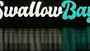 पेटाइट कॉलेज स्ट्रिपर लड़के को बहका कर बड़ा लंड चूस रही