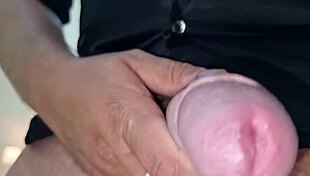 Adorazione Dello Sputo Si Strappa Gli Slip E Geme - Schiaffi Sul Culo E Tanto Sperma