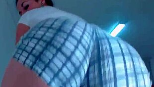 hey, wanna see this hot chick twerking her ass on webcam?