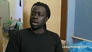 छोटे बालों वाली रूसी लोला शाइन की चूत तेज स्ट्रेचिंग