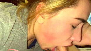 ब्लॉन्ड बेबे ने लंड को गंदा डीपथ्रोट किया और मुंह में जलीद