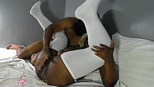 I'm rubbing the clit of a thick black woman