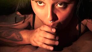 me encanta levantar a mi hermanastro con una buena garganta profunda y mis enormes tetas para hacerle una turka y que me acabe en mis tetas.