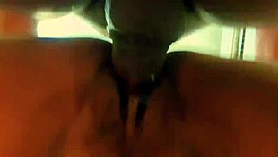 Amadora casada vagabunda madura milf dona de casa abriu a bunda e pra tomar leite na buceta!