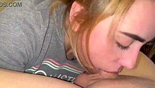 ब्लॉन्ड बेबे ने लंड को गंदा डीपथ्रोट किया और मुंह में जलीद