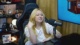 A Ninfeta Viamms Avalia O Mastro Do Ruan E Deu Uma Boa Nota Ser� Que Ela Gostou Da Rola Dele - P�pum No Barraco