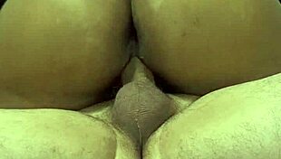 que rico sentir un macho correrse dentro mientras le cabalgo la verga con mi gran culo