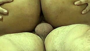 que rico sentir un macho correrse dentro mientras le cabalgo la verga con mi gran culo