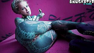 Does the tattoo girl stretch her asshole? Solo anal fisting!