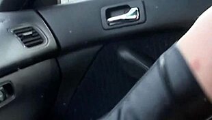 maria stripped in the car cuz they groped her before meeting the rich guy 😏