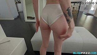 फायर रेडहेड मैडी कोलिंस को जबरदस्त चुदाई रिवार्ड