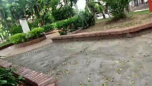 Hoy Par De Cachondas Lesbianas Quisieron Ser Mas Atrevidas Y Fueron A Masturbarse Los Co�os En Parque Publico