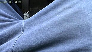 बस्टी फ्रेंच सौतेली मॉम कार में सौतेले बेटे का लंड तड़पाती