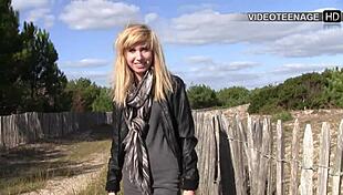 lovely 18 years old vicky does a porn casting!