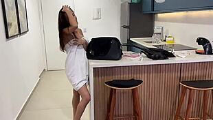 Comi a namorado do meu amigo enquanto ele não chegava