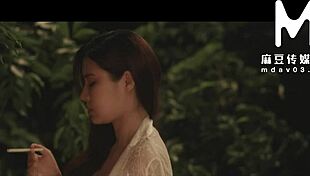 मॉडलमीडिया एशिया: जवान शादीशुदा बाई जे चाटकर सवारी करती