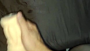 वीर्य भरा खिलौना रबर चूत में घुसा कर बह रहा