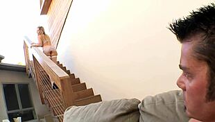 ब्लोंड मिल्फ केली ली की चूत खोल दी गई