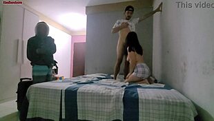 Solteiro Humilha O Corno Com Gestos Enquanto Fode A Esposa