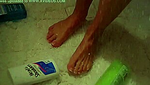 Tania Saulnier, you're so sexy in the shower