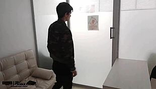 no llames a nadie, te la chupare y me tragare tu leche.