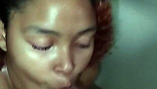 Casal faz sexo apaixonado no banheiro com leitada na boca