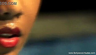 Look At This Seductive Indian Enjoying Her Teasing Moments!