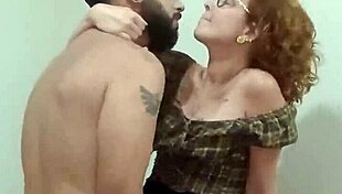 chamei a mina da biblioteca para ler livro em casa e comi a safada no pelo