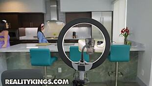 Busty melony melons vibes dharma jones clit while sitting on her face