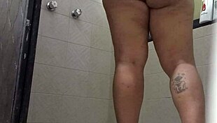 espiando, dejé grabando el celular en el wc de la casa de mi mamá 👀