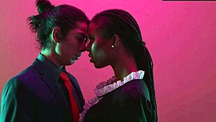 मेड डॉगीस्टाइल फकिंग के लिए बेंट ओवर, बिग कॉक होमओनर द्वारा