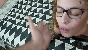 chamei a mina da biblioteca para ler livro em casa e comi a safada no pelo