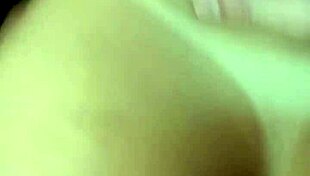 com plug no cuzinho ninfetinha loirinha seduz o melhor amigo do seu esposo e pede pra ele foder sua buceta e depois o cuzinho até encher ele de porra