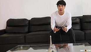 सौतेली बहन वीडियो गेम खेले मैं उसकी गांड से खेलूं