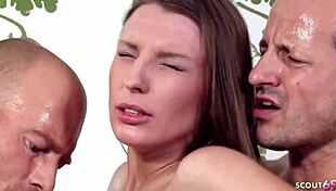 रफ 18+ लड़की एमएमएफ थ्रीसम में गांड डबल पेनेट्रेशन सहती है फेशियल के साथ