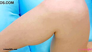 hey, check out this striking red-haired beauty showing her sexy body 😍