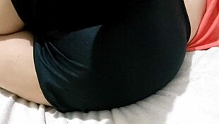 se puso muy caliente y le hice un masaje a mi mejor amiga en las nalgotas