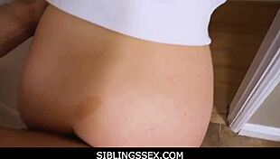 Siblingssex - Vienna Rose Lets Stepbrother Fuck Her