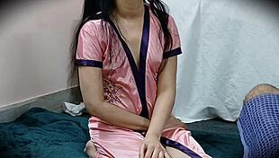 बीवी बोली पड़ोसी ने पति नाइट ड्यूटी में चूत चोदी