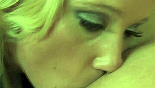 Jewels West and Friend Lick Pussies Wetly 😘