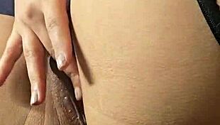 बड़ी चूचियां गांड वाली मैच्योर लैटिना मस्तुर्बेट लंड चाहती