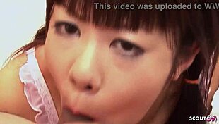 छोटे लंड क्लासमेट पहली बार वर्जिन लड़की को लंड चूसने स्वॉलो के लिए मनाता