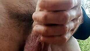 im jerkin off my big dik tell me if you lik it