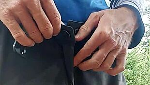 im jerkin off my big dik tell me if you lik it