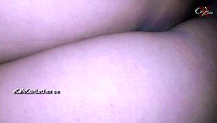 follando el culo de mi hermanastra en el sill�n esperando mi verga dura